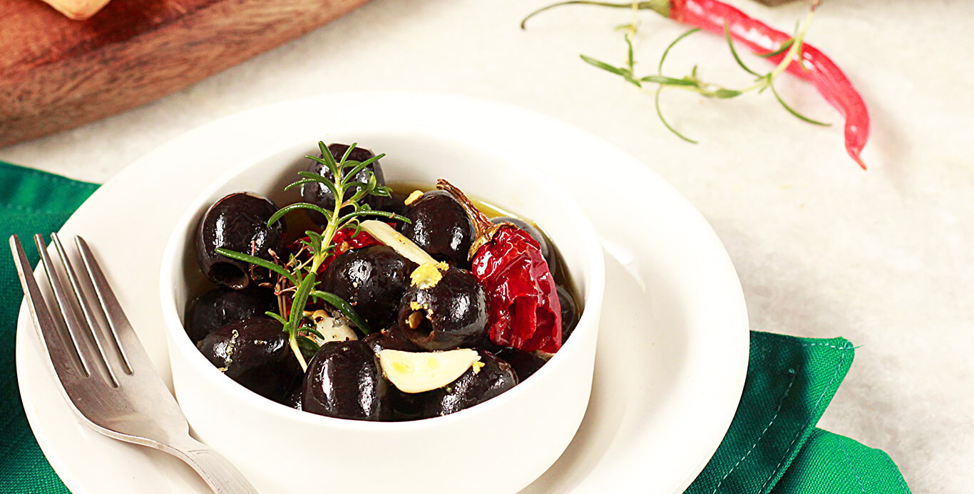 Chilli Garlic Olives 
